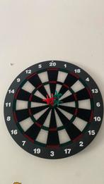 Een leuk kinder dartbord met 4 pijltjes, Sport en Fitness, Darts, Ophalen of Verzenden, Gebruikt, Dartbord
