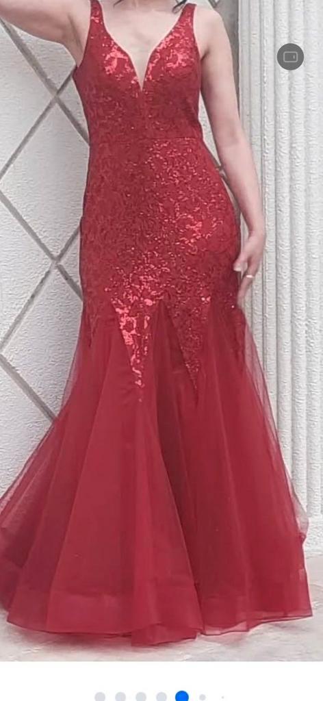 Prachtige Rode Galajurk - Maat M, Kleding | Dames, Jurken, Gedragen, Maat 38/40 (M), Rood, Onder de knie, Ophalen of Verzenden