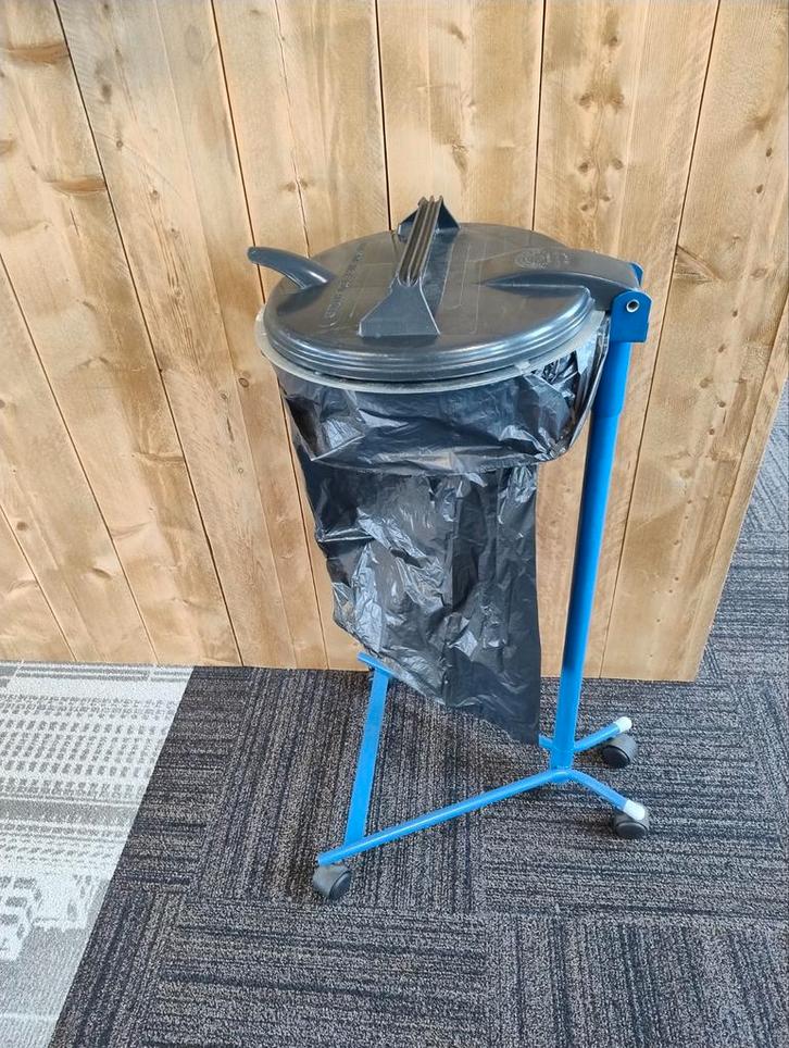 Verrijdbare vuilniszakhouder - ideaal voor camping/kantoor, Huis en Inrichting, Woonaccessoires | Prullenbakken, Gebruikt, Metaal