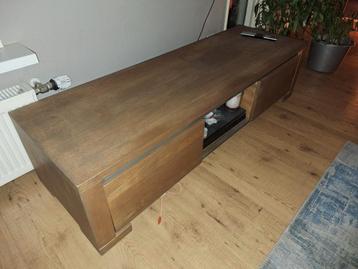 Houten TV-meubel beschikbaar voor biedingen