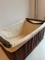 Vintage mand van kwantum binnenkant met van  beige stof, Ophalen, Mand, Zo goed als nieuw, Riet