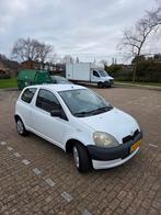 Toyota Yaris 1.0 16V Vvti 3DR 2001 Wit, Auto's, Toyota, Voorwielaandrijving, Stof, 4 cilinders, 400 kg