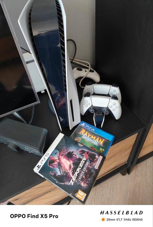 PlayStation 5+ 2 controllers, Spelcomputers en Games, Spelcomputers | Sony PlayStation 5, Zo goed als nieuw, Ophalen of Verzenden