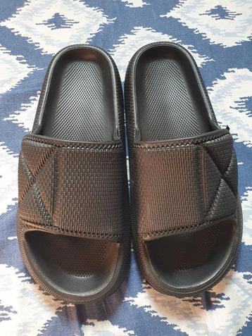 Slippers maat 43 beschikbaar voor biedingen