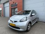 Toyota Aygo 1.0 12V Vvt-i 5DRS 2008 Grijs Airco Weinig km!, Voorwielaandrijving, Stof, Zwart, 4 stoelen