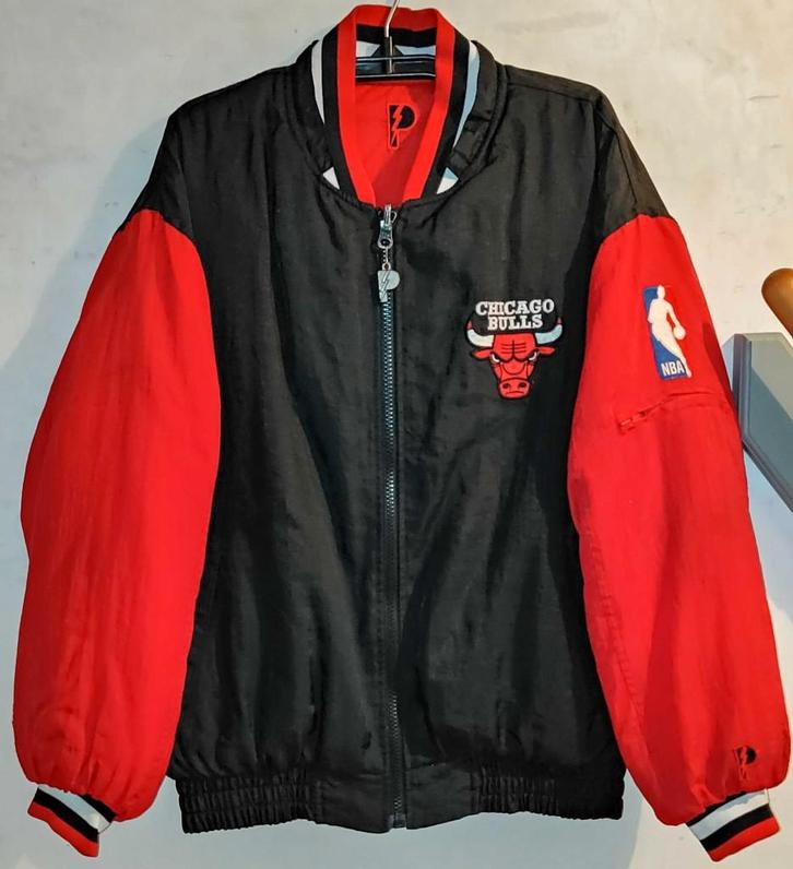 Winterjas Chicago Bulls Vintage Retro, Sport en Fitness, Basketbal, Zo goed als nieuw, Kleding, Ophalen