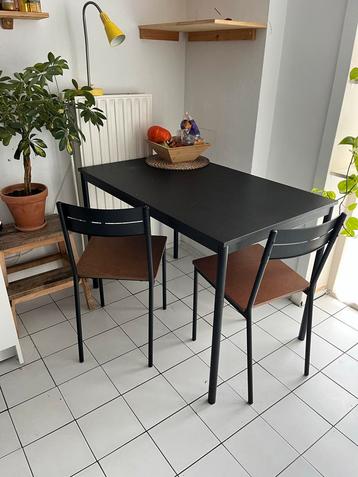Tafel en stoelen - Apart te koop! beschikbaar voor biedingen