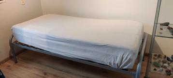 Eenpersoonsbed met matras van Ikea  90x200 - afbeelding 2