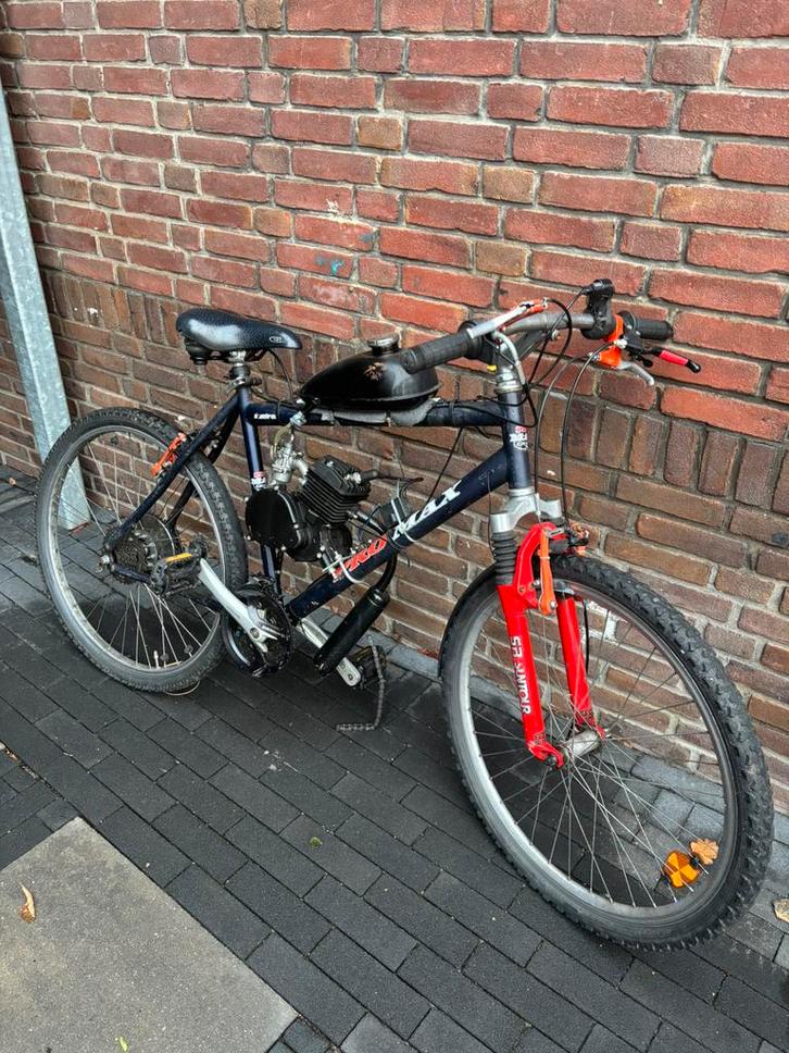 Fietsmotor 80cc, Fietsen en Brommers, Brommers | Toebehoren, Zo goed als nieuw, Ophalen