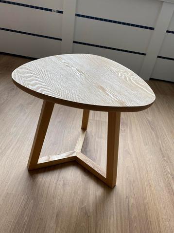 Kwantum Houten Bijzettafel beschikbaar voor biedingen