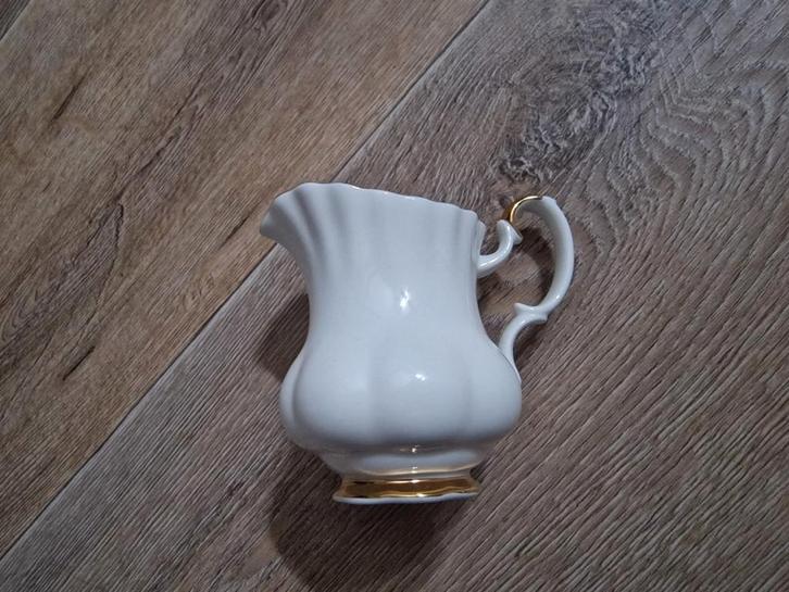 Royal Albert Val D'or Melkkan en Suikerpot, Antiek en Kunst, Antiek | Porselein, Ophalen of Verzenden