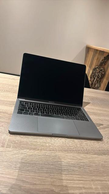 MacBook Pro 2019 13 inch i5 8GB 256GB Space Grey | Office 