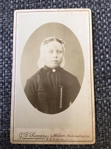 CDV, Vrouw/Kap/Dracht, G.D. Siewers, Hoorn, Carte de Visite2 beschikbaar voor biedingen