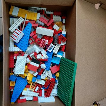 Doosje Lego stenen jaren 70, deels gesorteerd, kleine 5 kilo beschikbaar voor biedingen