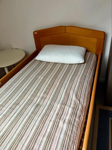 Eenpersoonsbed - Houten frame beschikbaar voor biedingen