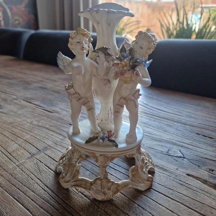 Italiaans Bassano porceleinen beeldje met engeltjes, Antiek en Kunst, Antiek | Vazen, Ophalen of Verzenden