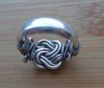zilveren ring met mattenklopper knoop [390], Sieraden, Tassen en Uiterlijk, 18 tot 19, Verzenden, Zo goed als nieuw, Dame of Heer