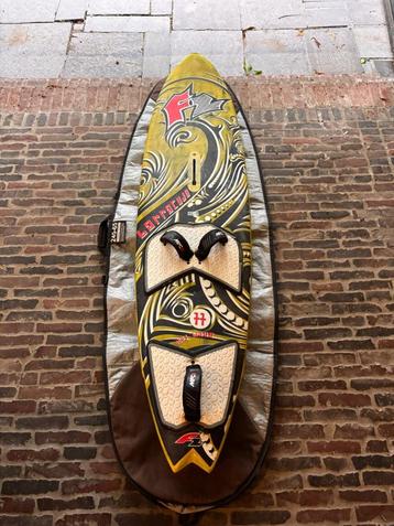 F2 Barracuda 77 met Boardbag Wave beschikbaar voor biedingen