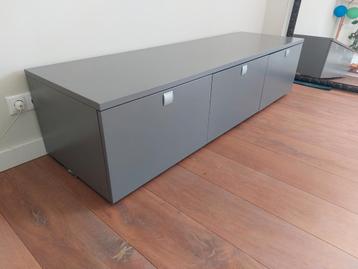 Zware kwaliteit tv meubel, 180 breed, 54½ diep en 42½ hoog