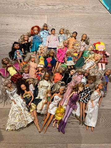 Barbiepoppen vintage speeltjes en wat spulletjes 