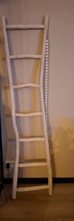 Decoratieve Houten Trap - Wit Geborsteld, Doe-het-zelf en Verbouw, Ladders en Trappen, Ophalen, Zo goed als nieuw, Trap, Minder dan 2 meter