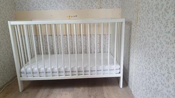 Babybed 110x55cm met matras beschikbaar voor biedingen