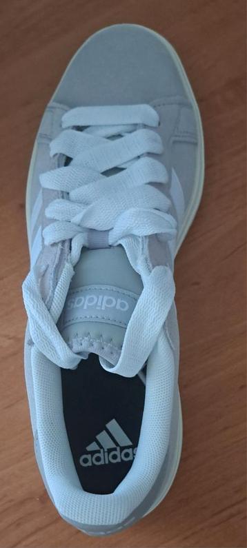 Adidas Grant Court base 00 beschikbaar voor biedingen