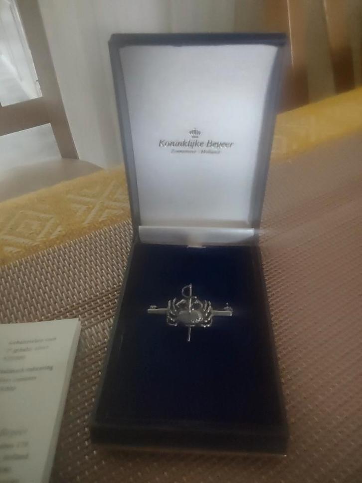 Origineel zilveren speldje Kankerbestrijding in doosje., Sieraden, Tassen en Uiterlijk, Broches, Zo goed als nieuw, Zilver, Zilver