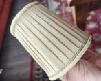 Vintage klemkapje – plissé stof met gouden bies, Ophalen of Verzenden, Zo goed als nieuw, Rond, Minder dan 25 cm