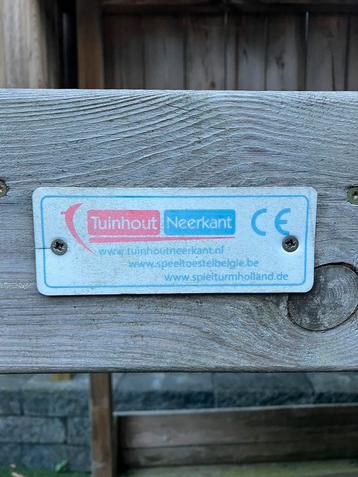 Speelhuisje met glijbaan voor in de tuin beschikbaar voor biedingen