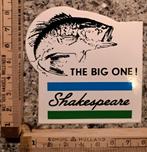 Vintage sticker Koi Karper Vis the big one Shakespeare strip, Verzamelen, Ophalen of Verzenden, Zo goed als nieuw, Overige typen