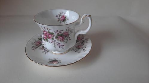 kop en schotel Royal Albert, Verzamelen, Porselein, Kristal en Bestek, Zo goed als nieuw, Kop en/of schotel, Porselein, Ophalen of Verzenden