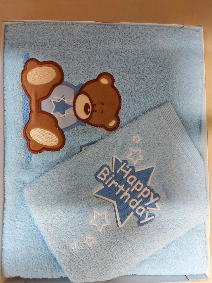 Happy Birthday Handdoek & Washandje Cadeauset, Kinderen en Baby's, Kraamcadeaus en Geboorteborden, Nieuw, Kraamcadeau, Ophalen of Verzenden