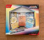 Pokémon TCG - Prismatic Evolutions Poster Collection Box, Ophalen of Verzenden, Nieuw, Foil