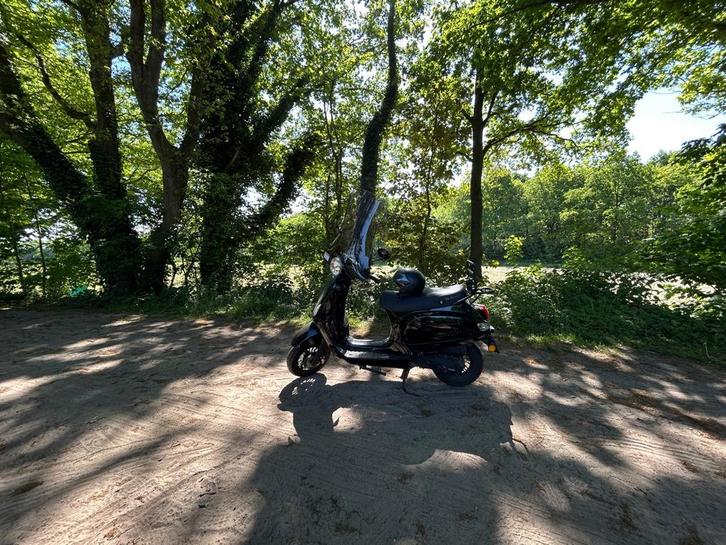Scooter blauw kenteken, Fietsen en Brommers, Scooters | Overige merken, Gebruikt, Maximaal 25 km/u, Benzine, Ophalen