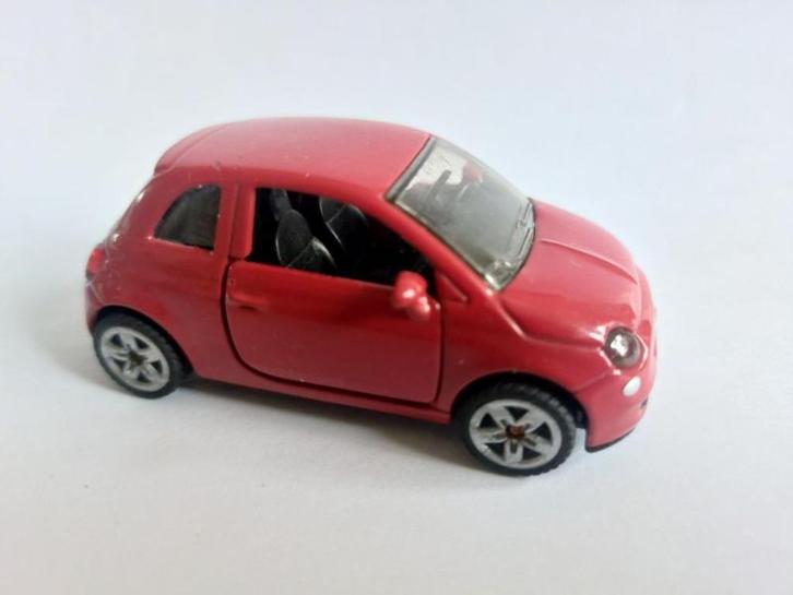 FIAT 500 rood met te openen deuren SIKU nieuw 3 inch, Hobby en Vrije tijd, Modelauto's | Overige schalen, Nieuw, Auto, Ophalen of Verzenden