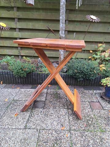 Mooie houten statafel (steigerhout) beschikbaar voor biedingen