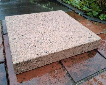 24 (4 m2) Dikke betontegels 40x40 x 6 cm, geel/zandkleurig beschikbaar voor biedingen