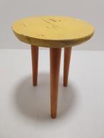 Oud houten krukje / bijzettafeltje, Ophalen of Verzenden