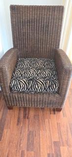 Rieten fauteuil met zebra kussen, Huis en Inrichting, Fauteuils, Ophalen, Gebruikt, Minder dan 75 cm, Landelijk