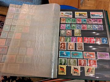 15 postzegelmappen met sommige wat gevuld met postzegels beschikbaar voor biedingen