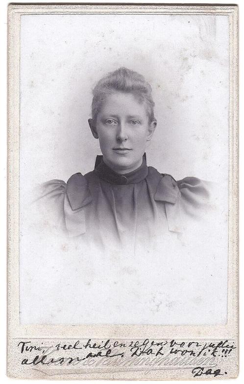 CDV Vrouw Jurk Foto Koene & Buttinghausen Amsterdam Batavia, Verzamelen, Foto's en Prenten, Gebruikt, Foto, Overige onderwerpen