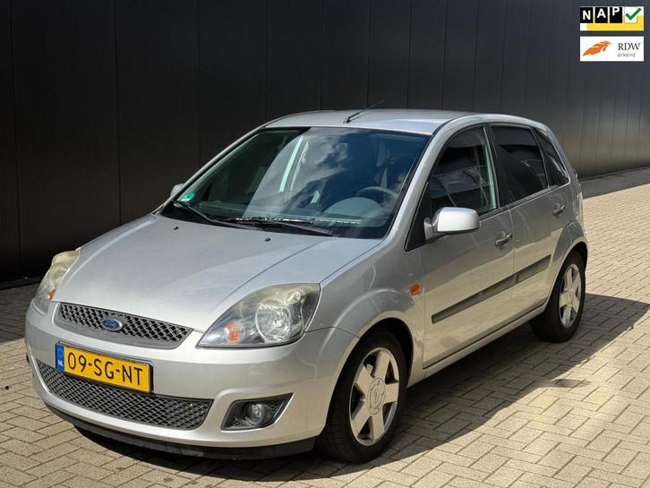 Ford Fiesta 1.6-16V Futura Automaat incl 1jr APK, Auto's, Ford, Bedrijf, Te koop, Fiësta, ABS, Airbags, Airconditioning, Boordcomputer