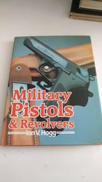 Military Pistols & revolvers Ian V. Hogg, Boeken, Oorlog en Militair, Ophalen of Verzenden, Zo goed als nieuw