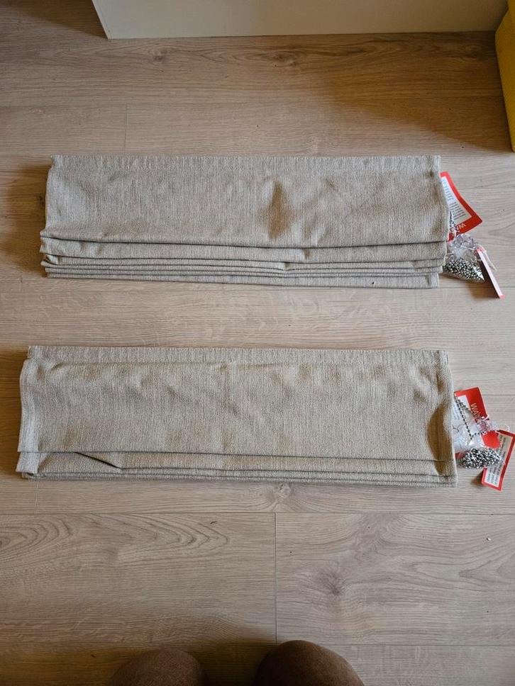 Twee nieuwe vouwgordijnen (71cm & 70.5cm breed), Huis en Inrichting, Stoffering | Gordijnen en Lamellen, Nieuw, 150 tot 200 cm