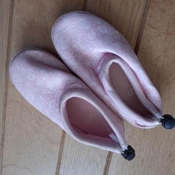 Surf schoenen licht roze maat 27 beschikbaar voor biedingen
