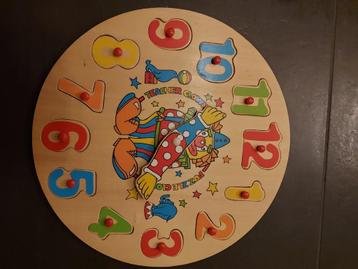 Houten puzzel klok beschikbaar voor biedingen
