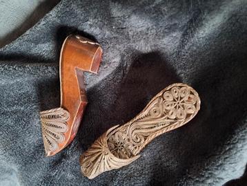 Miniatuur Turkse slippers, filigrain op hout. beschikbaar voor biedingen