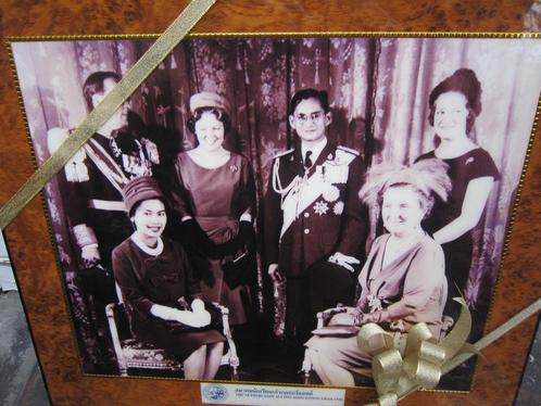 KONINKLIJK BEZOEK aan Thailand in Speciaal Lijstje, Verzamelen, Koninklijk Huis en Royalty, Gebruikt, Kaart, Foto of Prent, Ophalen of Verzenden