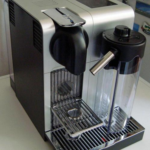 Nespresso De'Longhi Lattissima Pro EN750, Witgoed en Apparatuur, Koffiezetapparaten, Zo goed als nieuw, Koffiemachine, Afneembaar waterreservoir
